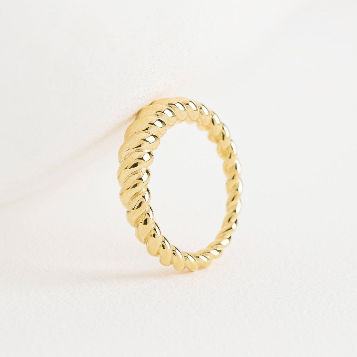 Twisted dome ring