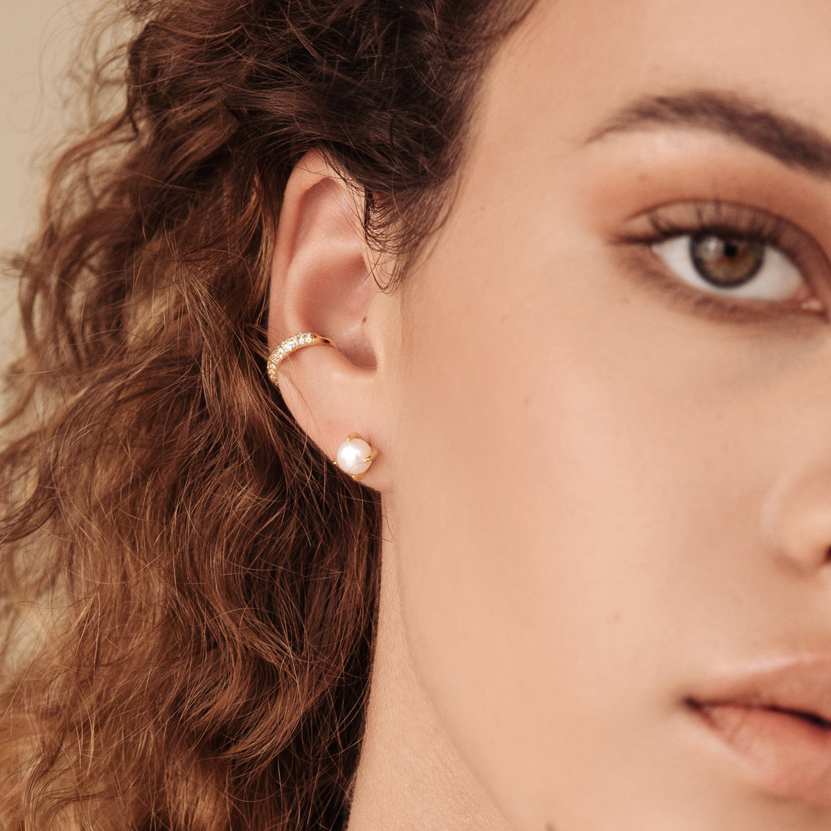 Zoe pearl studs