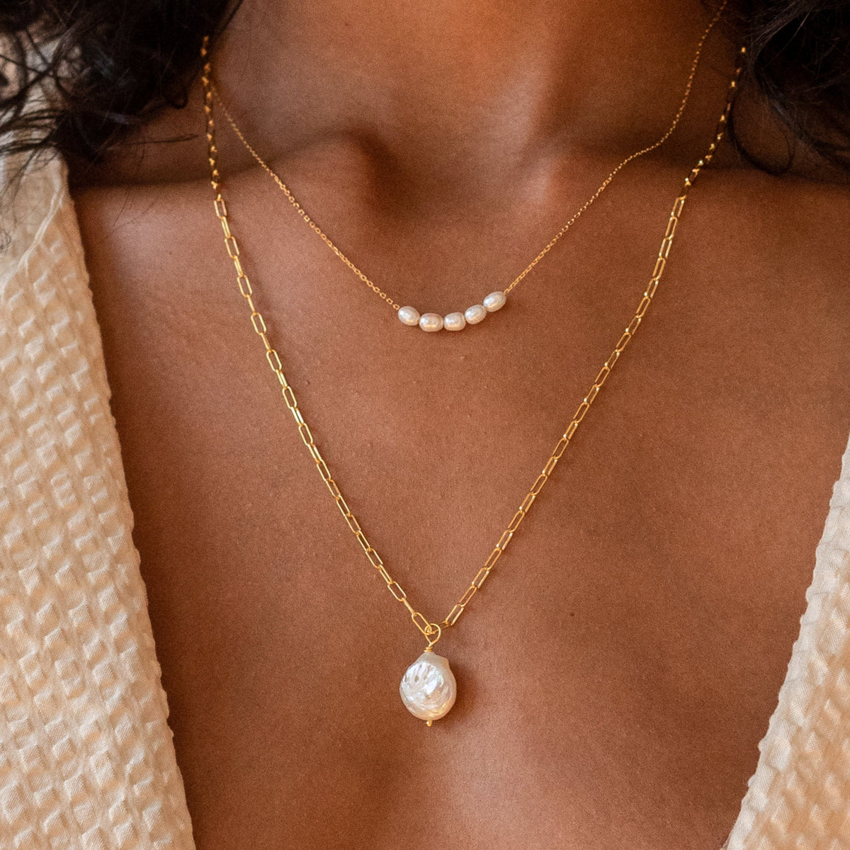 Pearl bead necklace