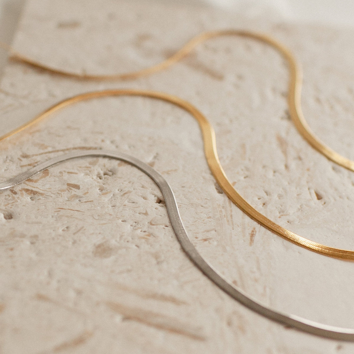 Thick herringbone necklace