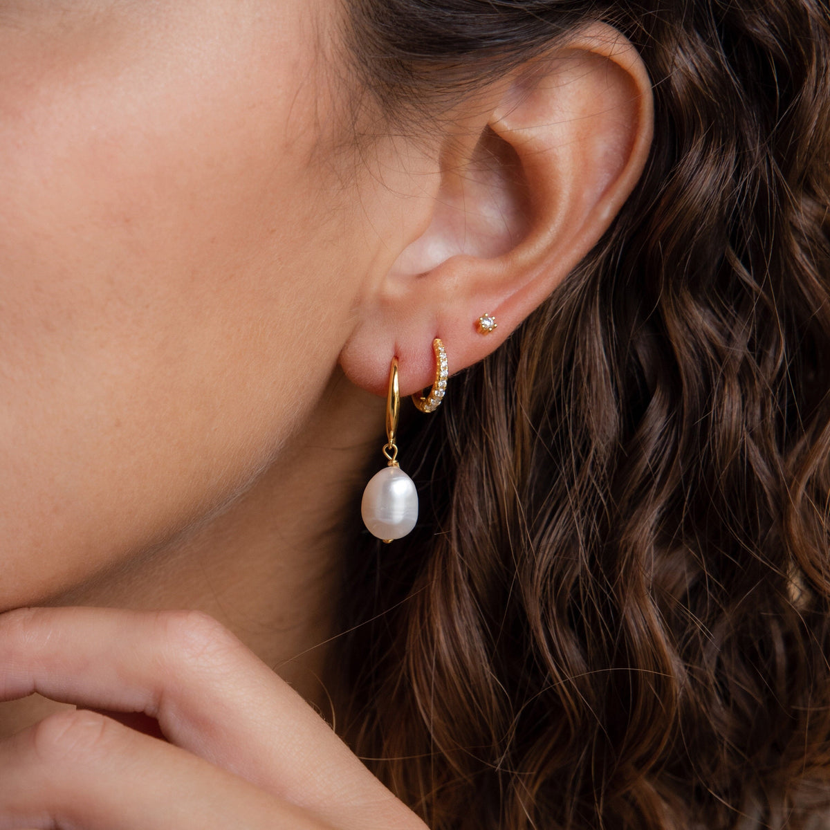Dangling pearl drop earrings