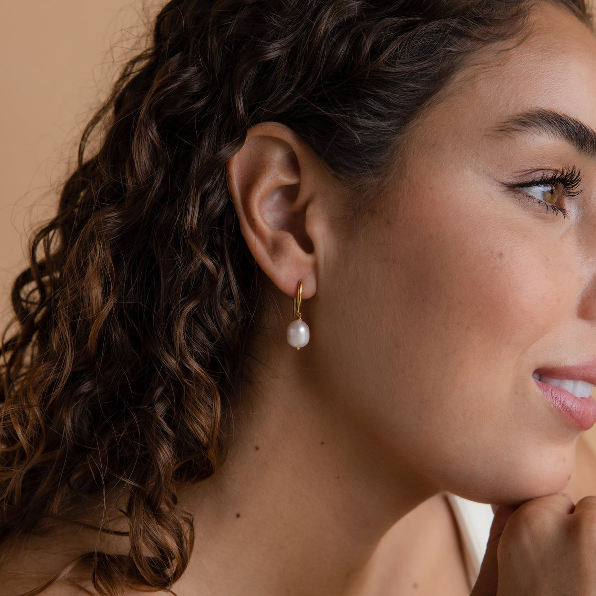 Dangling pearl drop earrings