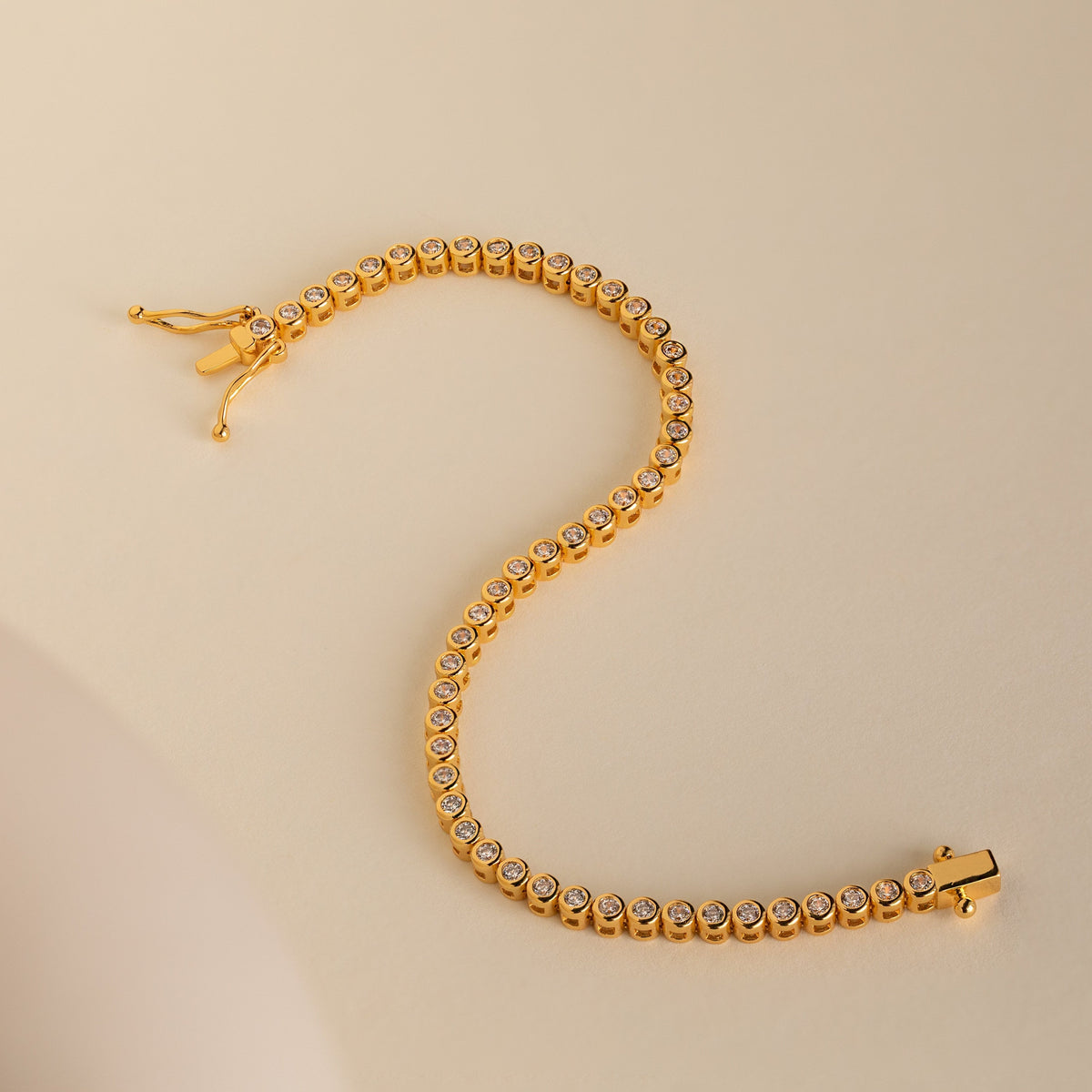 Diamond bezel tennis bracelet