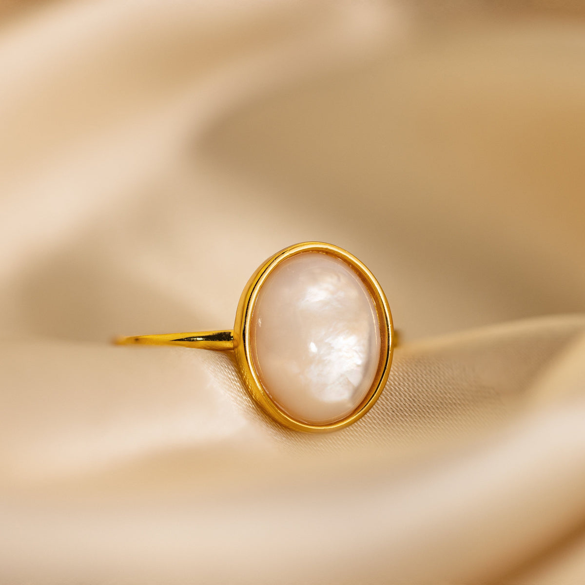 Mother of pearl signet ring