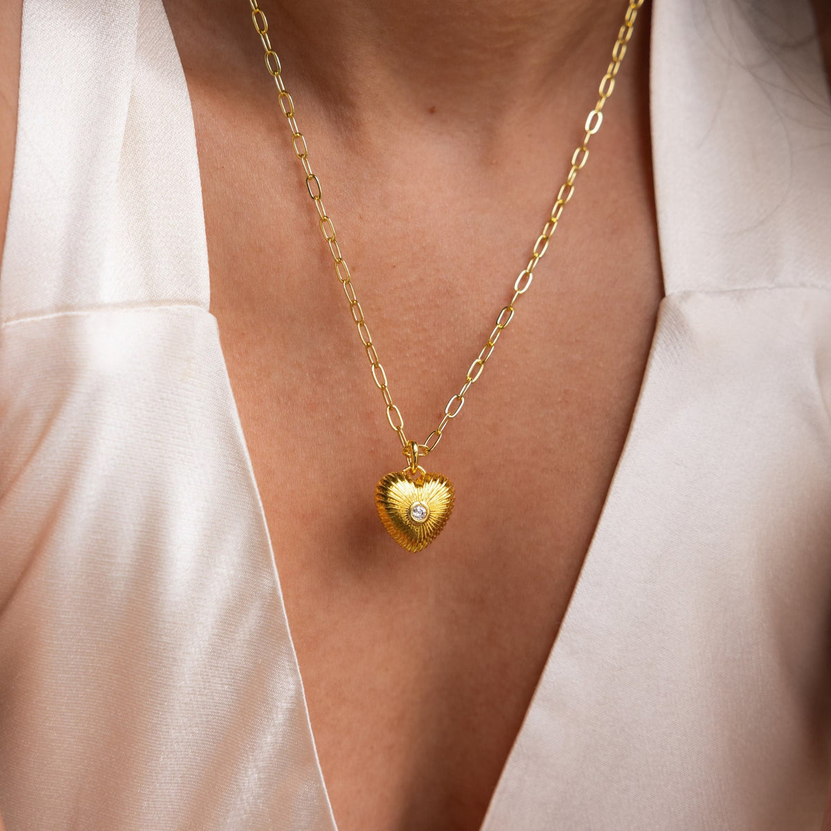 Diamond ribbed heart necklace