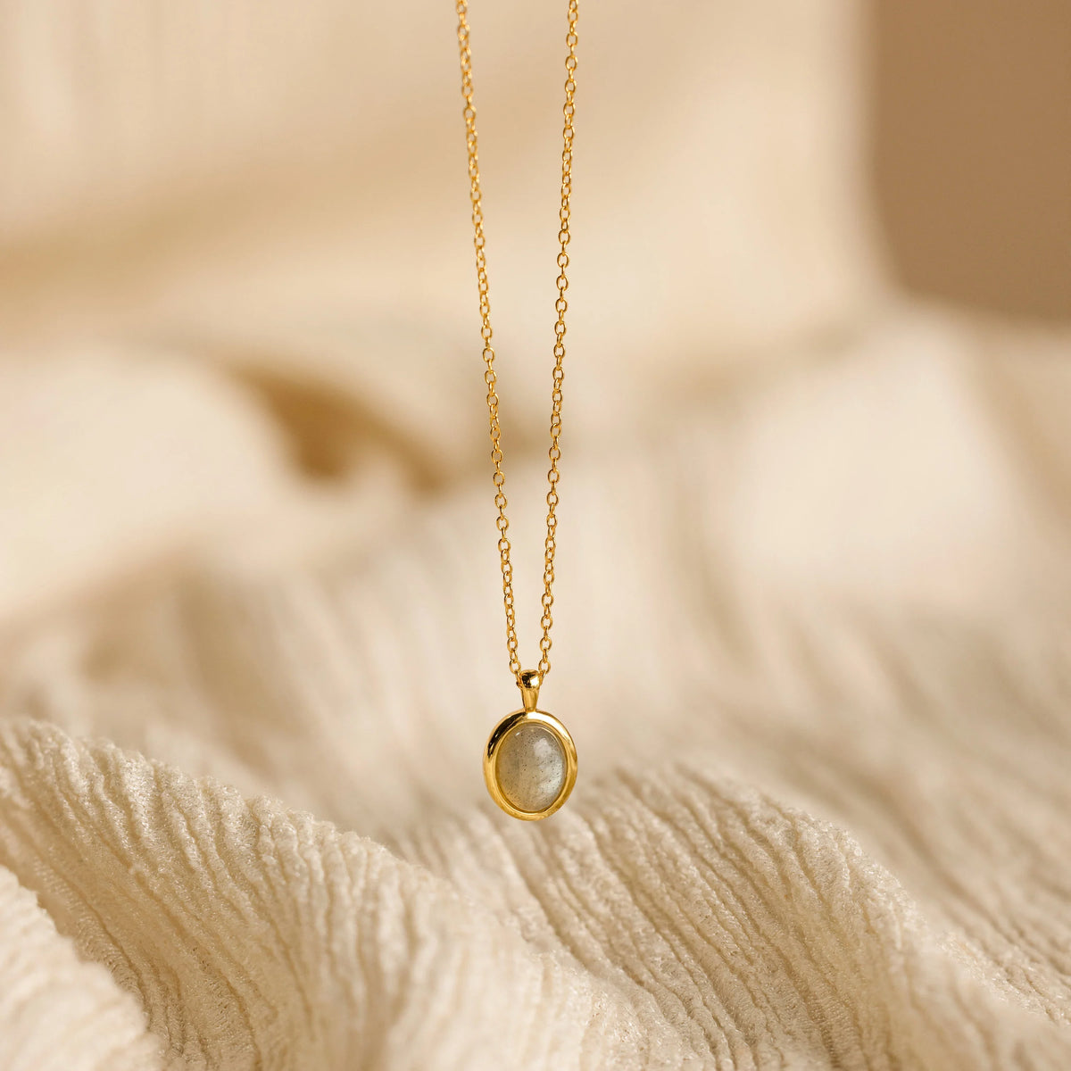 Oval labradorite pendant necklace