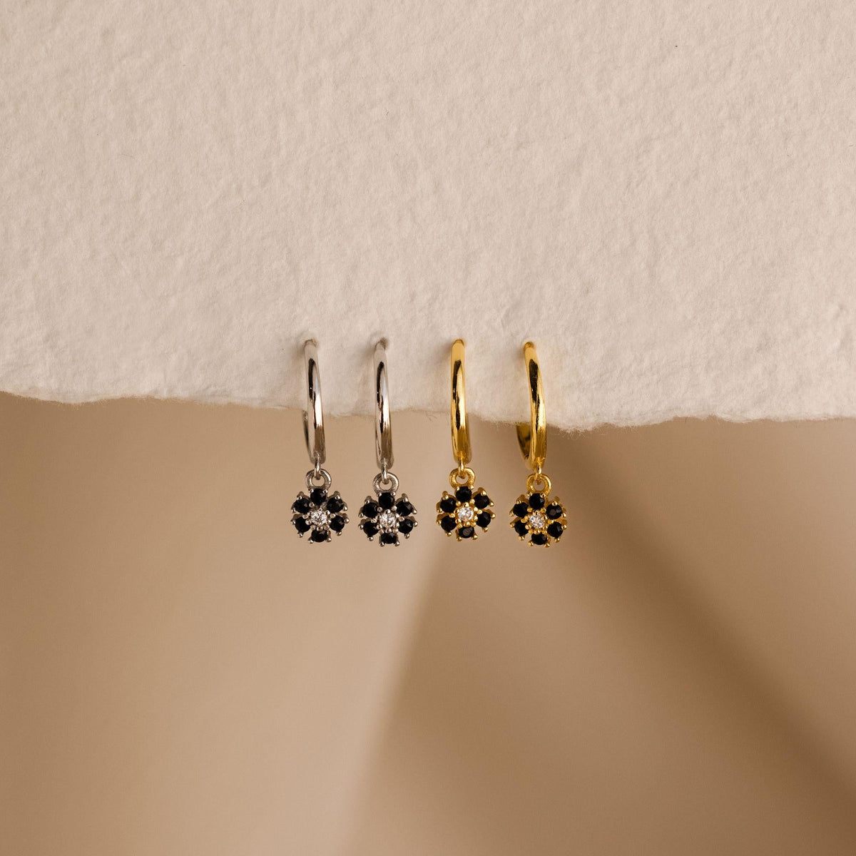 Onyx flower huggies