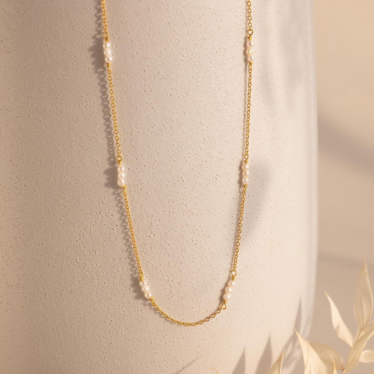 Hali pearl station necklace