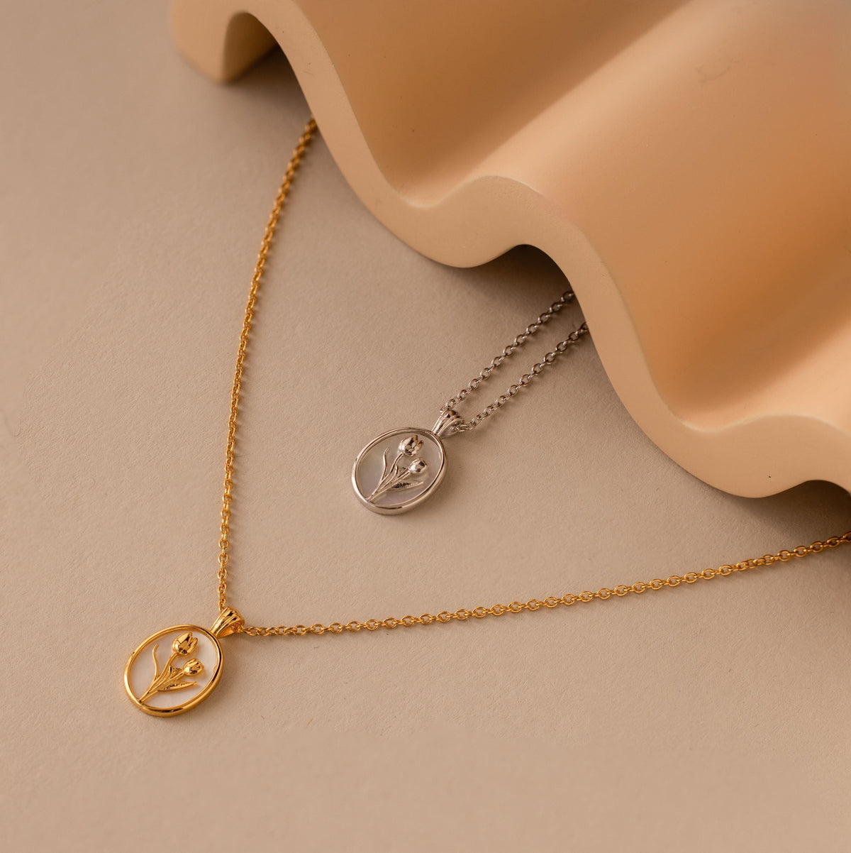 Pearl tulip necklace