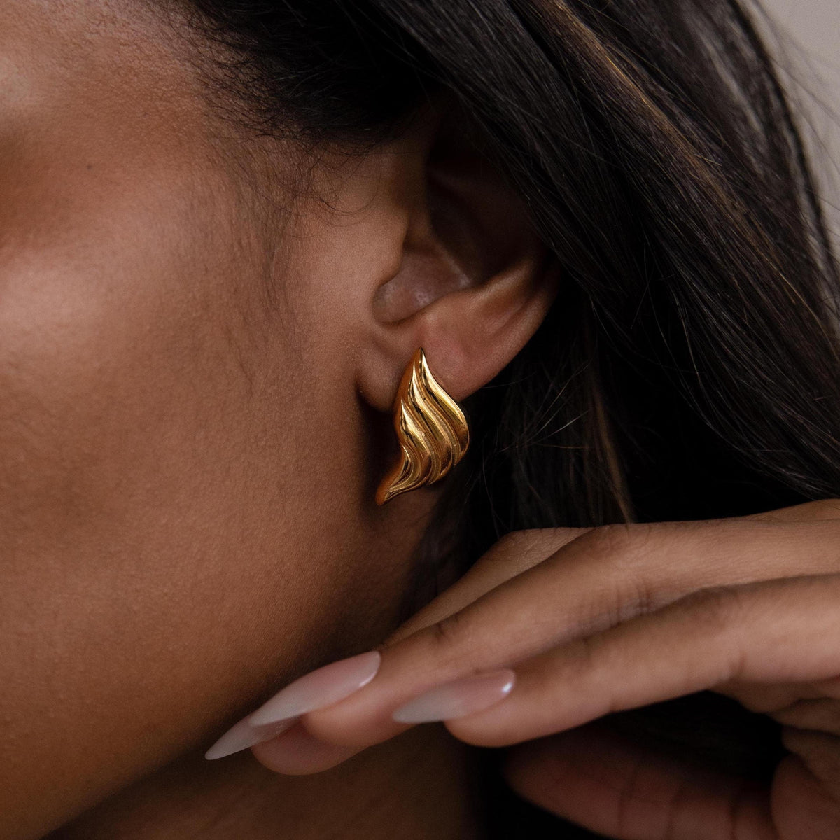 Bold wing studs