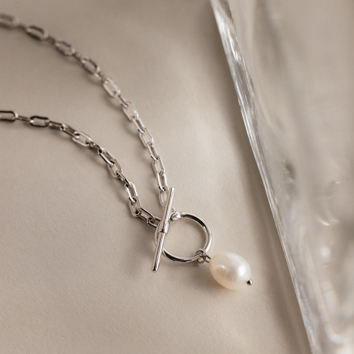 Paperclip pearl toggle necklace