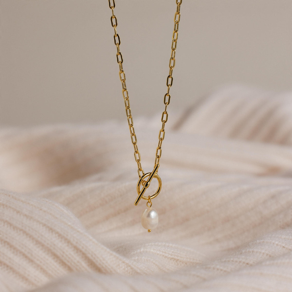 Paperclip pearl toggle necklace