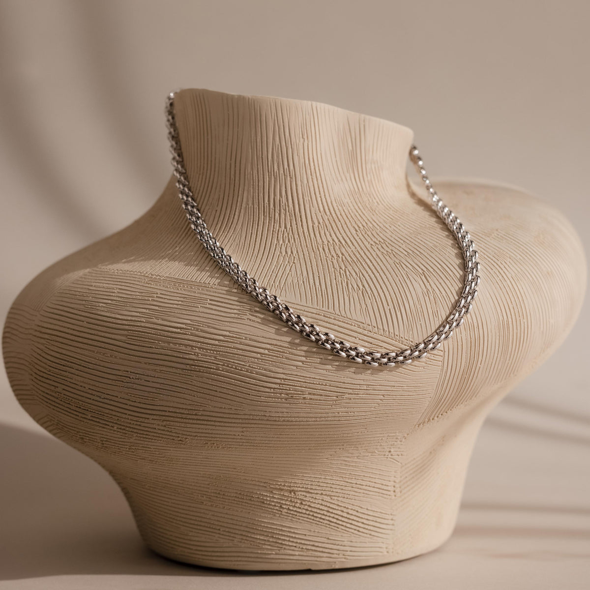 Strap necklace
