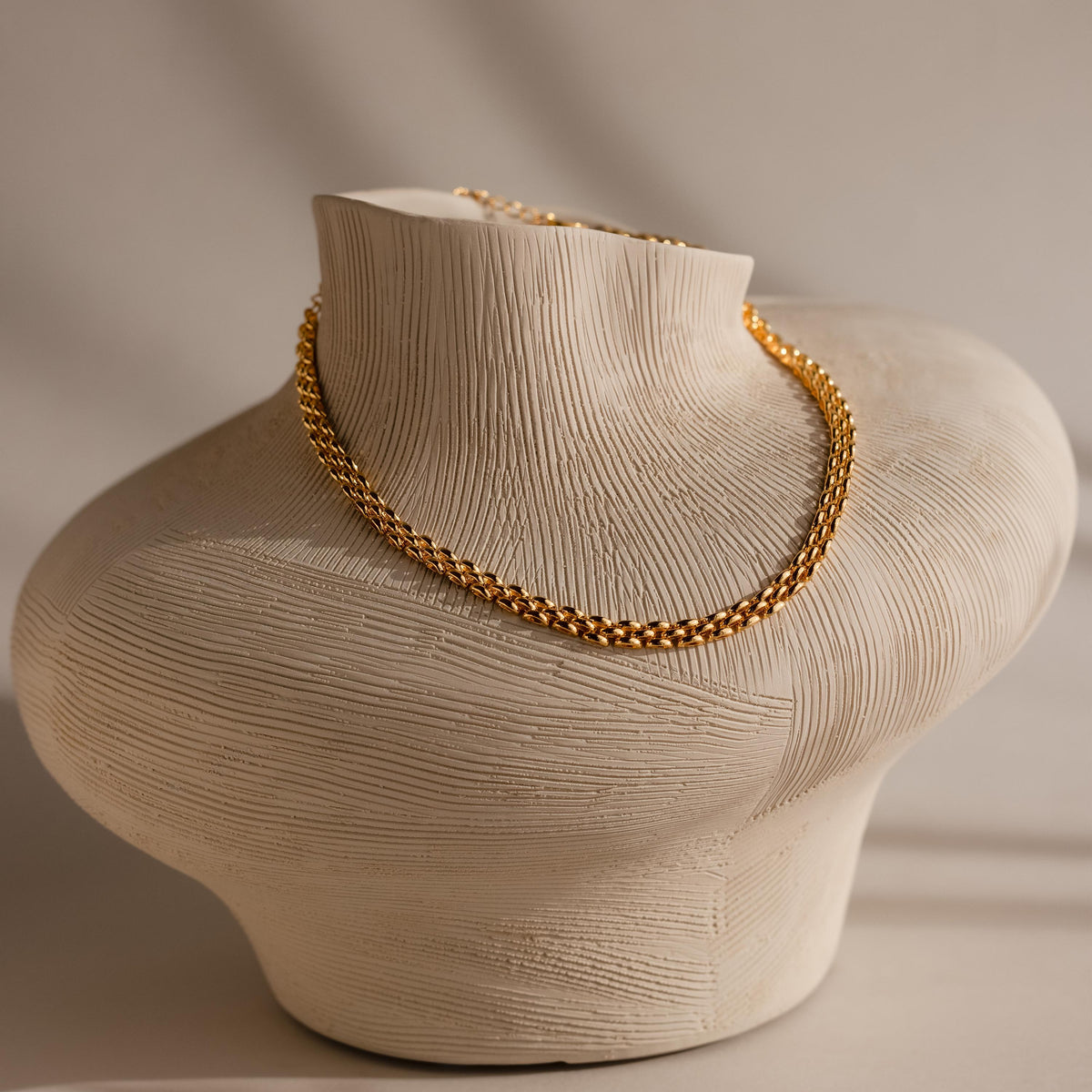Strap necklace