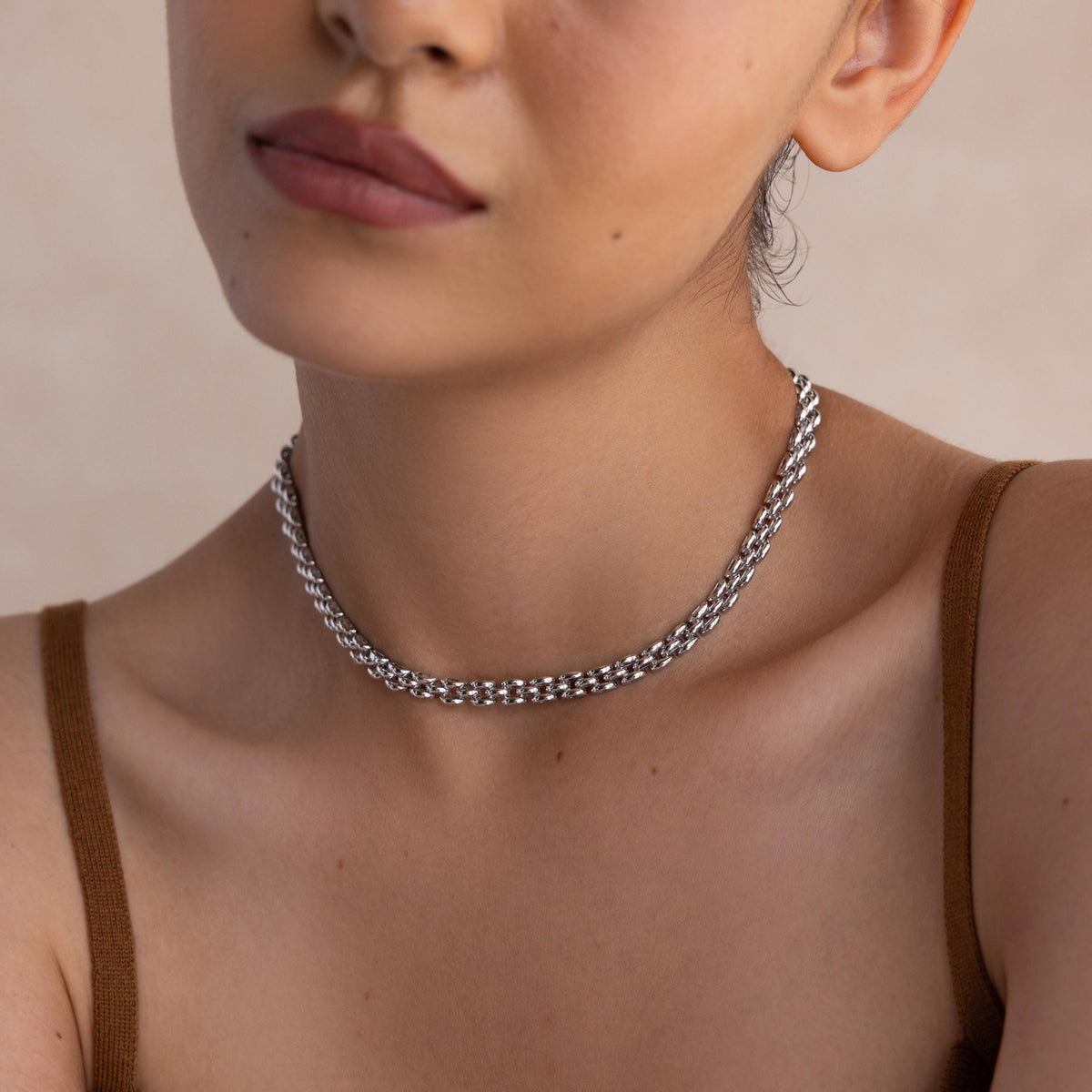 Strap necklace
