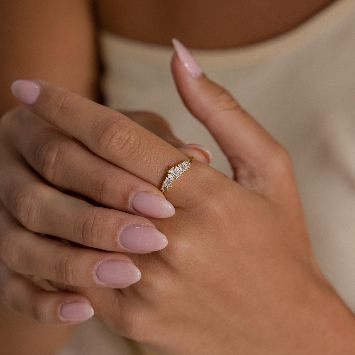 Art deco curve diamond ring
