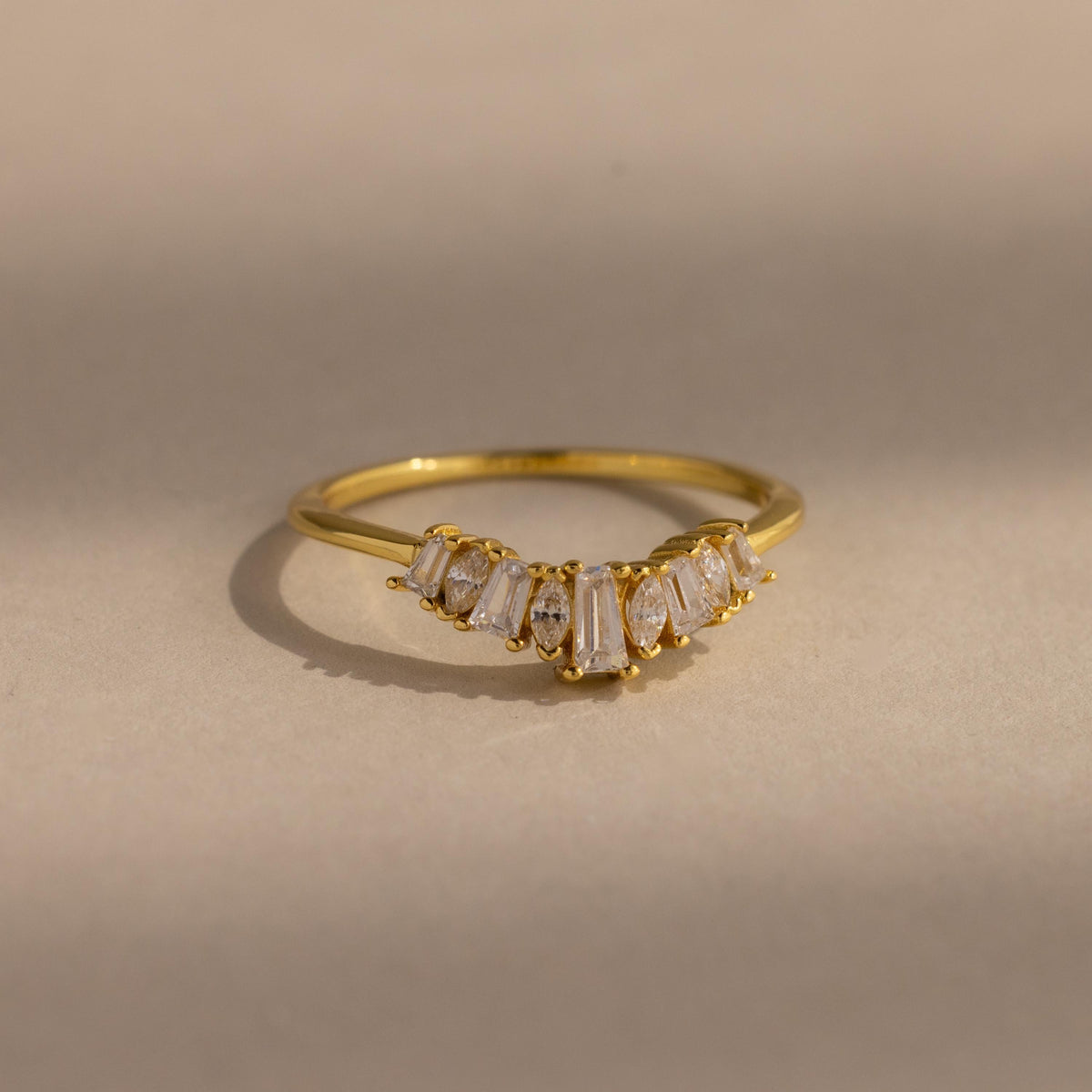 Art deco curve diamond ring