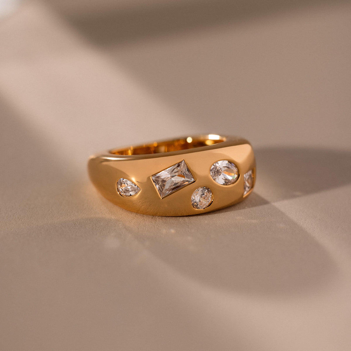 Diamond confetti signet ring