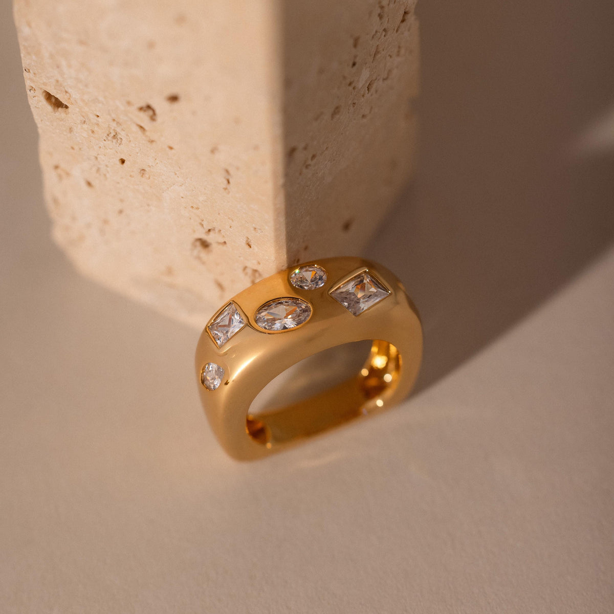 Diamond confetti signet ring