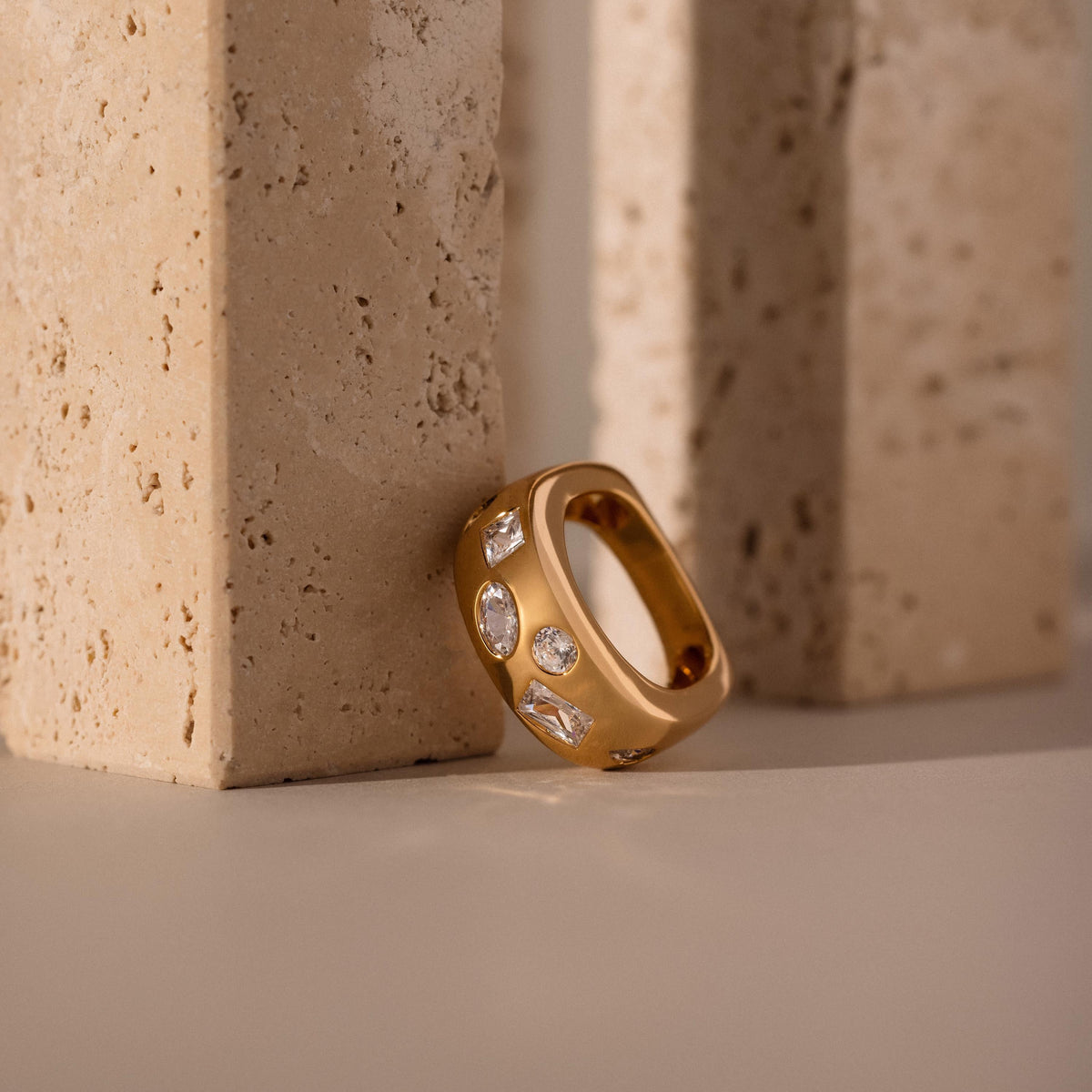 Diamond confetti signet ring