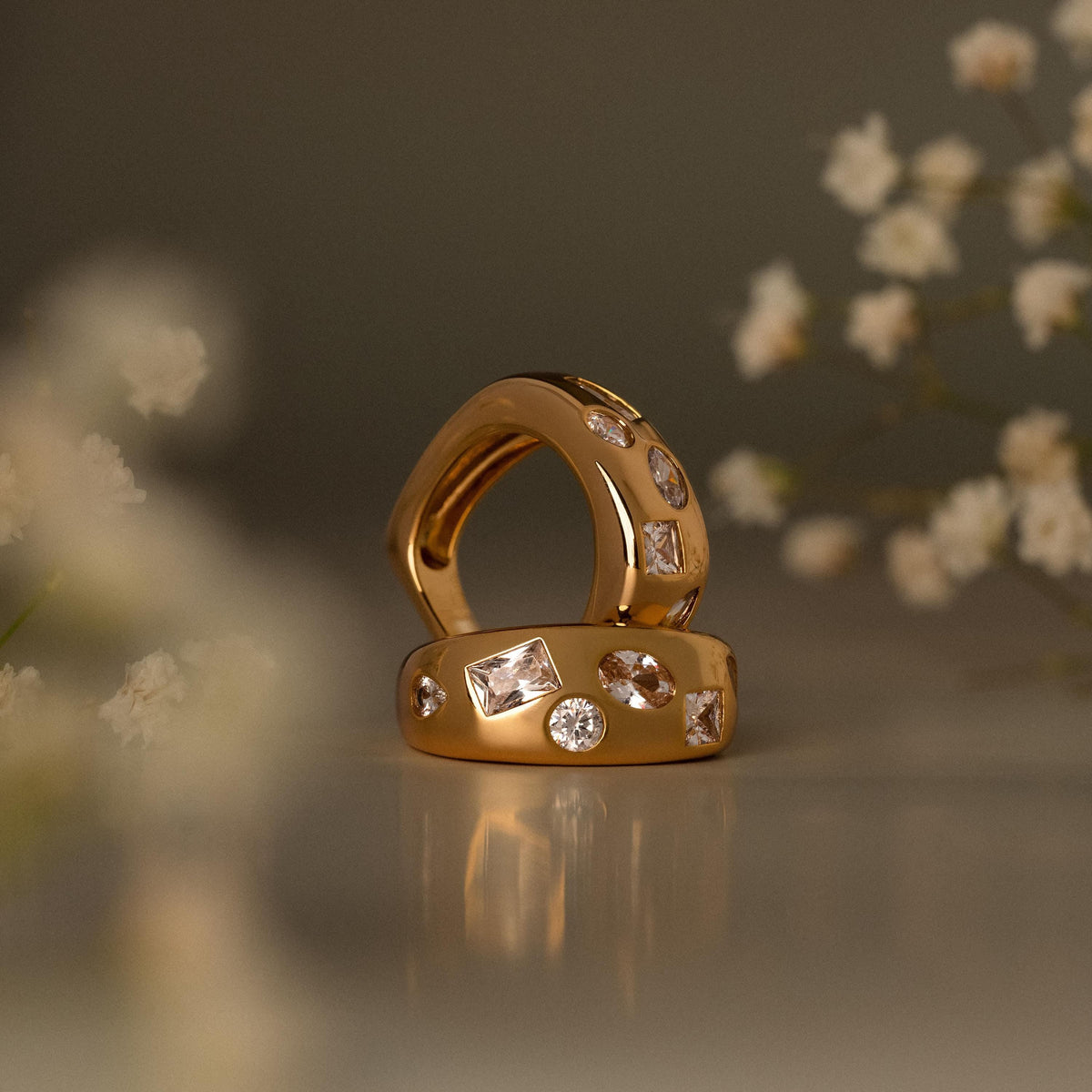 Diamond confetti signet ring