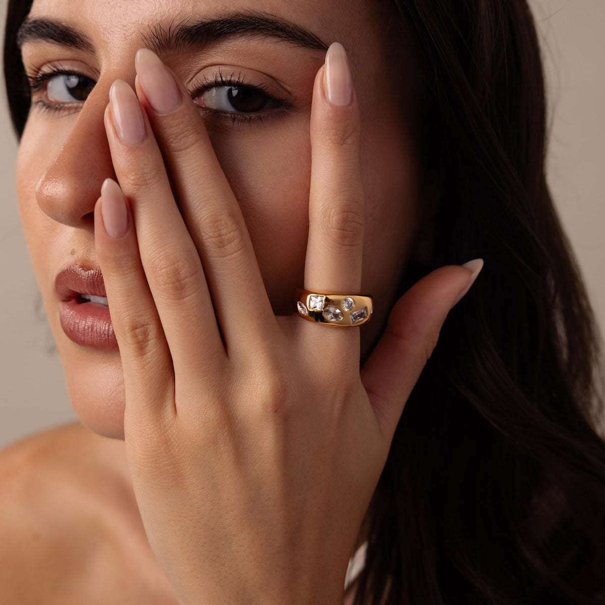 Diamond confetti signet ring