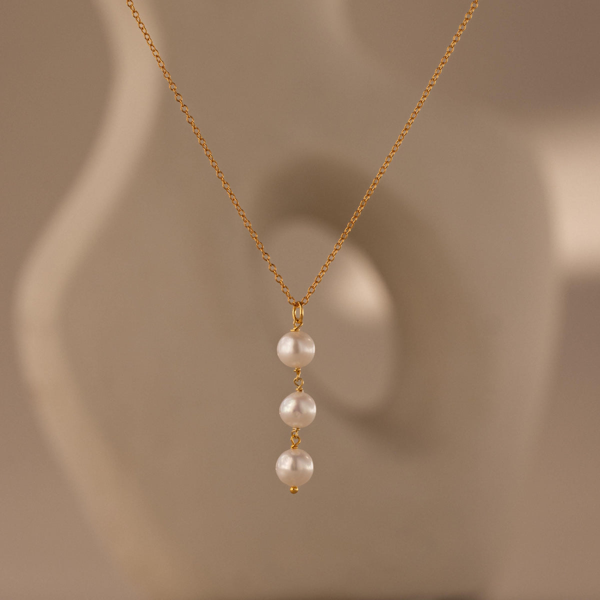 Pearl cascade necklace