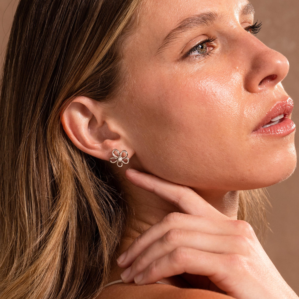 Lila flower pearl studs