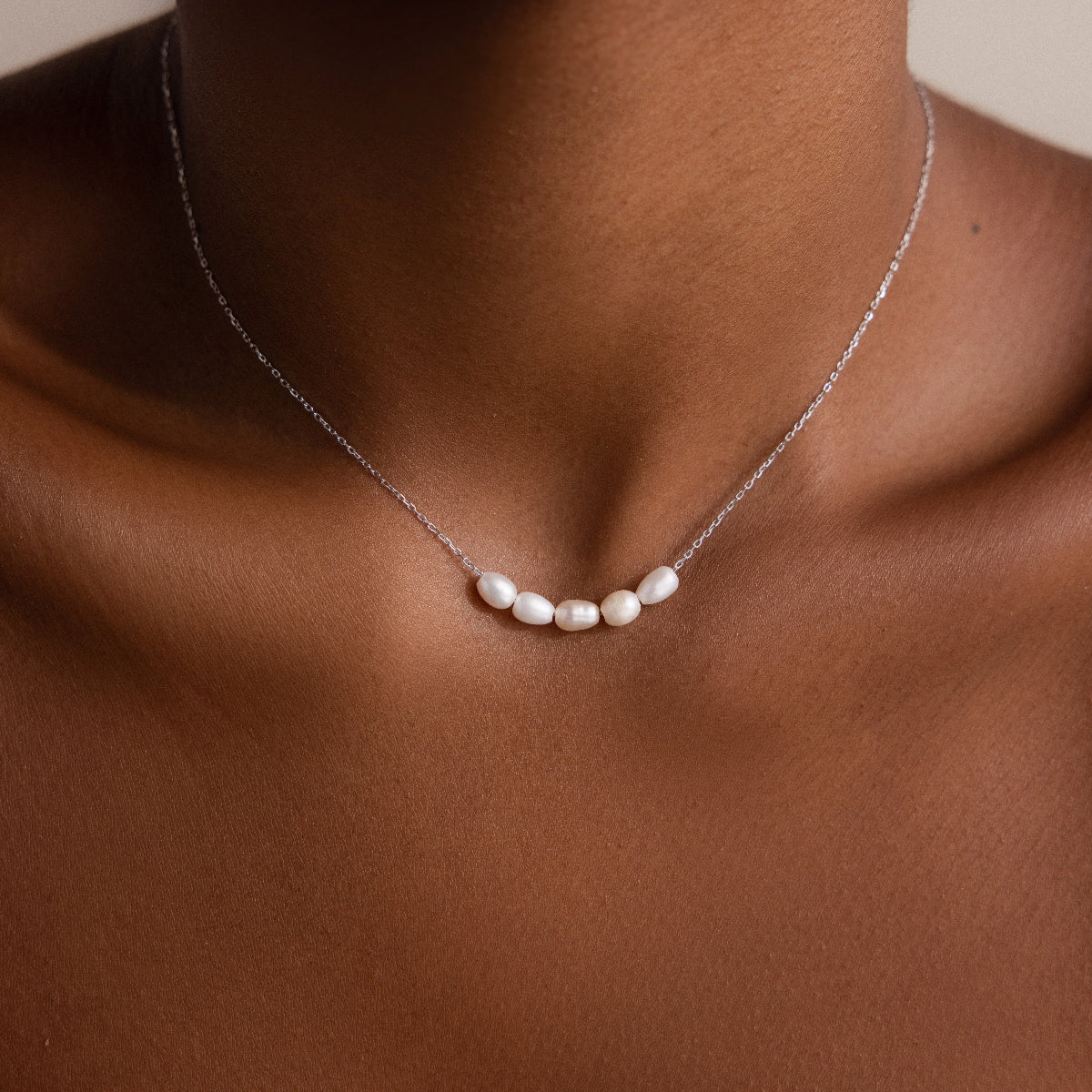 Pearl bead necklace