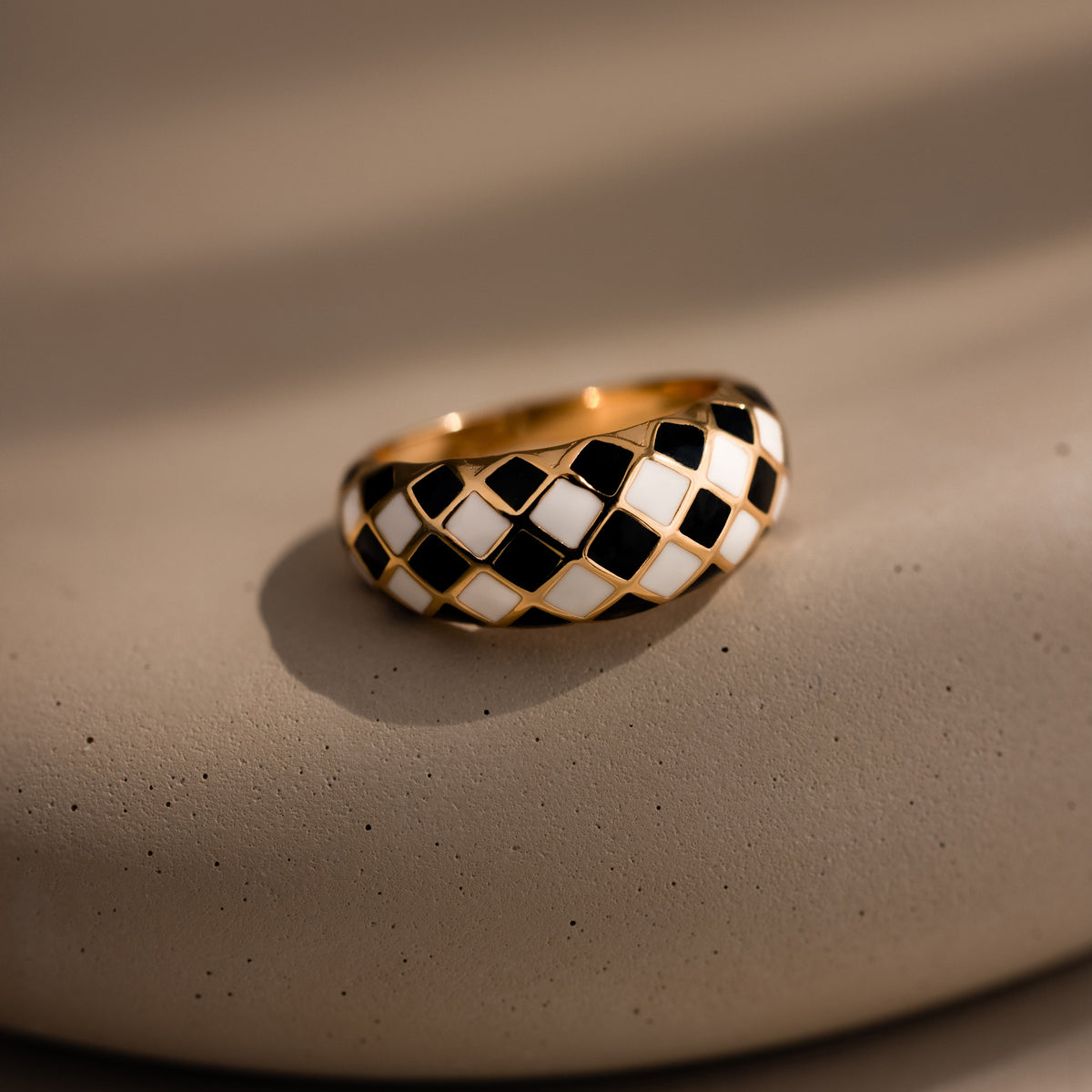 Checkered dome ring