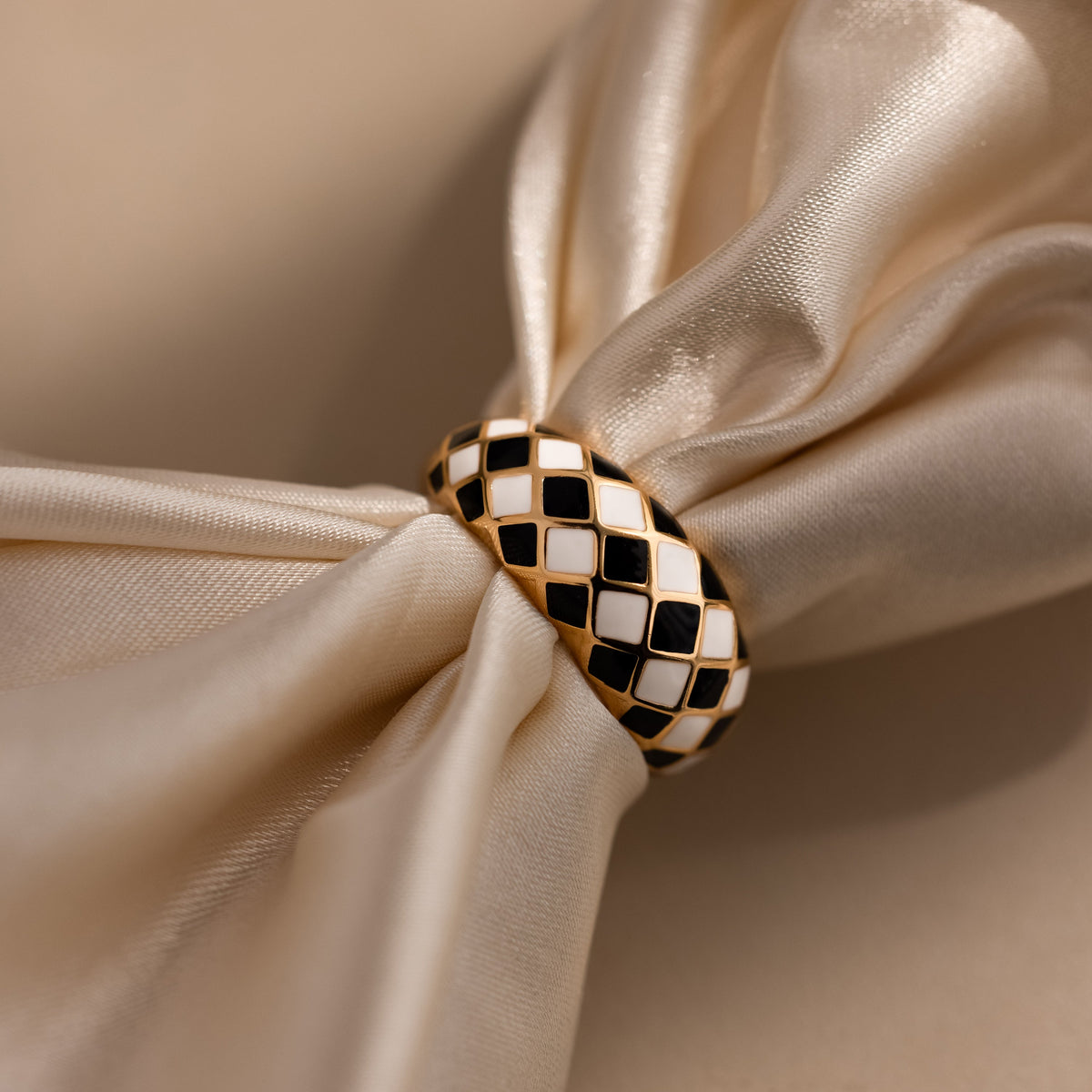 Checkered dome ring