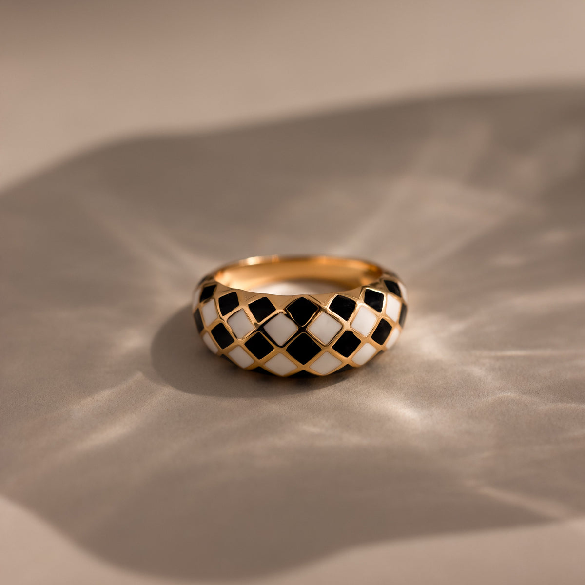 Checkered dome ring