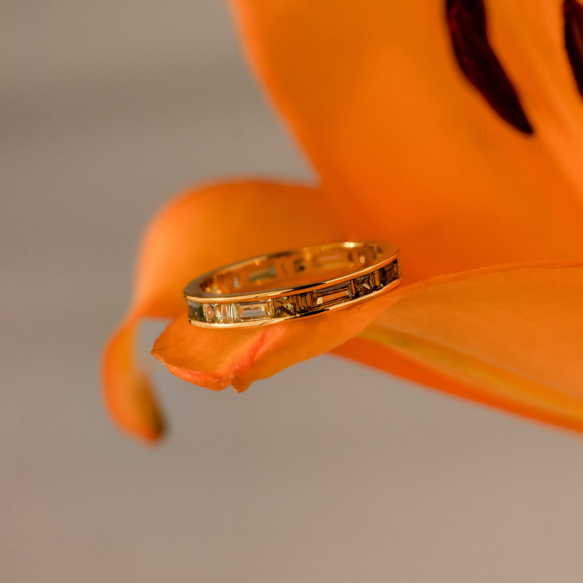 Peridot inlay eternity ring