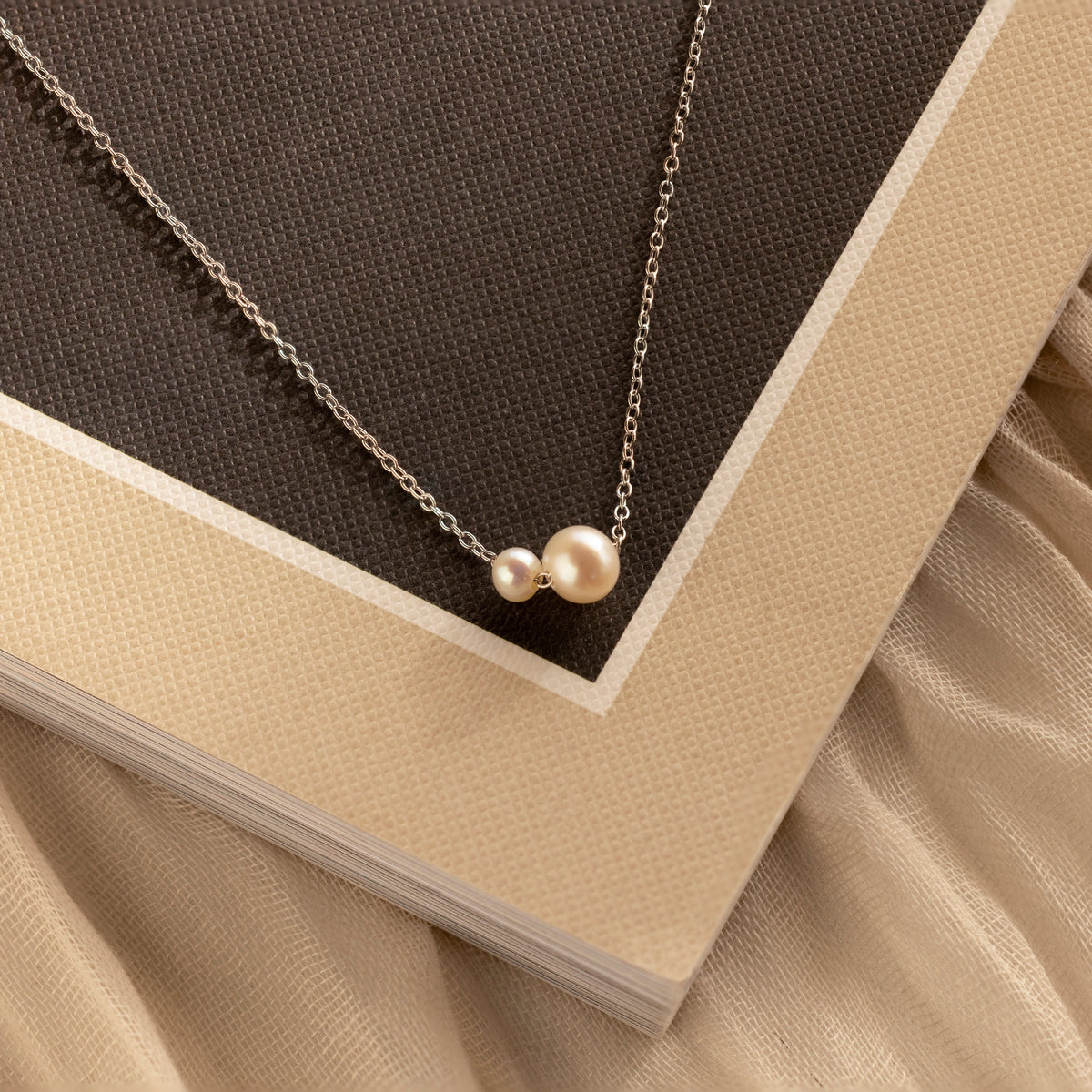 Dainty duo pearl necklace
