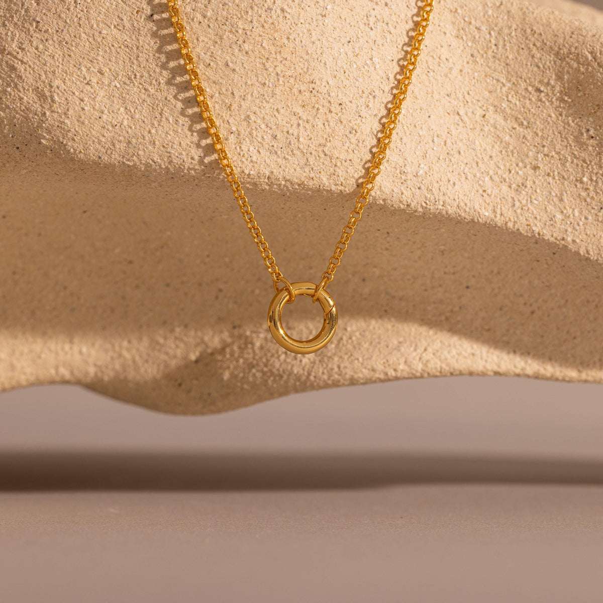 Cable circle charm necklace