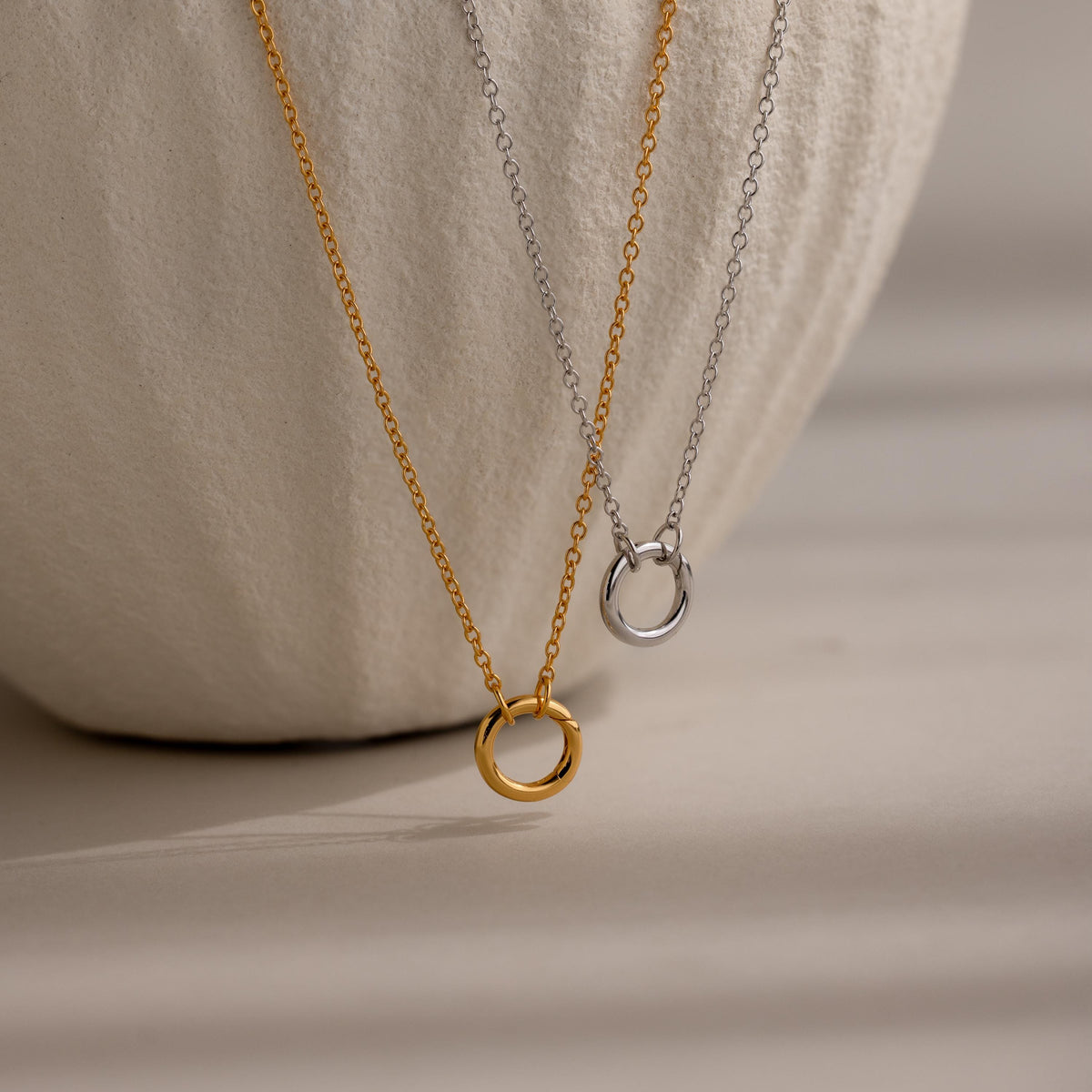 Cable circle charm necklace