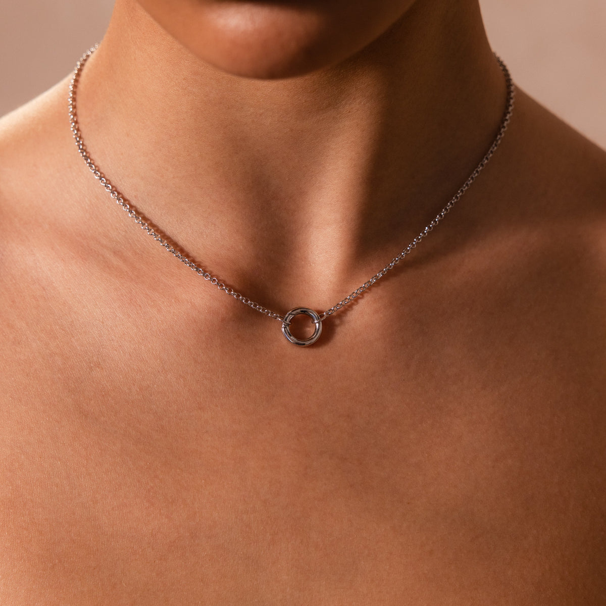 Cable circle charm necklace